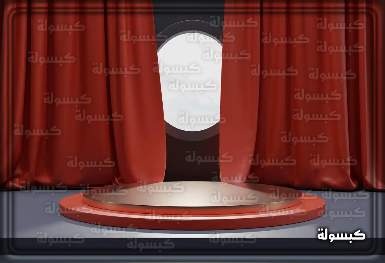 يد تحمل تذكرتين لدخول عرض مسرحي