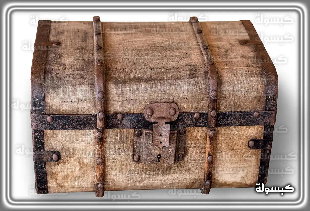 تفسير رؤية حلم الصندوق في المنام صورة توضيحية لصندوق خشبي مفتوح لتمثيل تفسير حلم الصندوق
