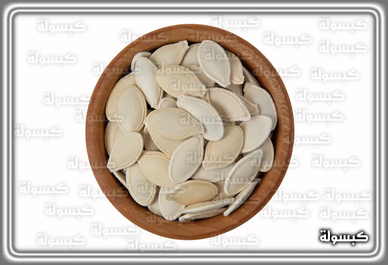 رجل يفكر في دلالات حلم اللب الأبيض والأسود