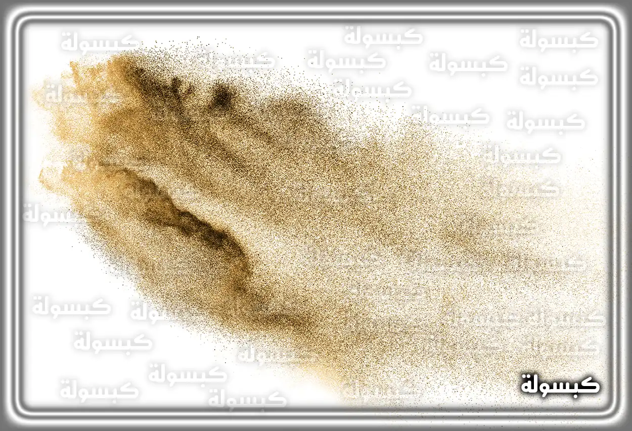 امرأة متزوجة تنظر من نافذة عليها غبار