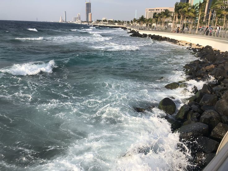النجاة من فيضان البحر في الحلم