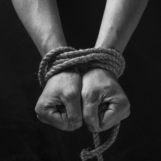 تفسير حلم القيود في المنام