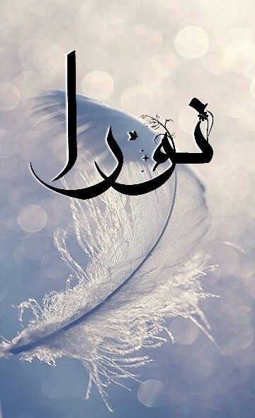 فتاة تنظر إلى السماء كرمز لتفسير الأحلام