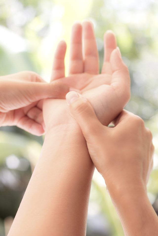 اليد المتورمة أو المقطوعة في الحلم