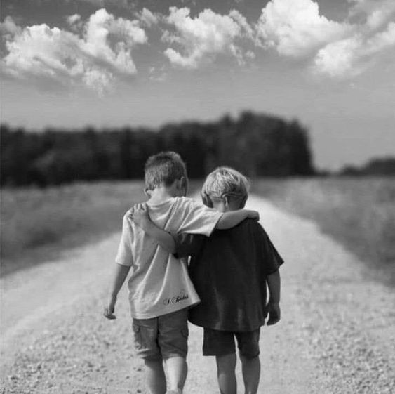 تفسير حلم رؤية الأصدقاء في المنام