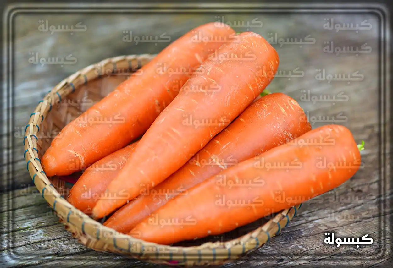 تفسير رؤية حلم الجزر في المنام رجل يحمل جزراً طازجاً في سلة كرمز للجهد والنتيجة في تفسير الأحلام