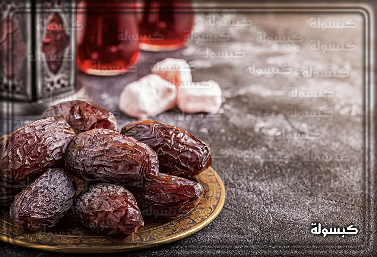 تفسير رؤية حلم الصيام في المنام امرأة تتأمل بهدوء كرمز للصيام في المنام