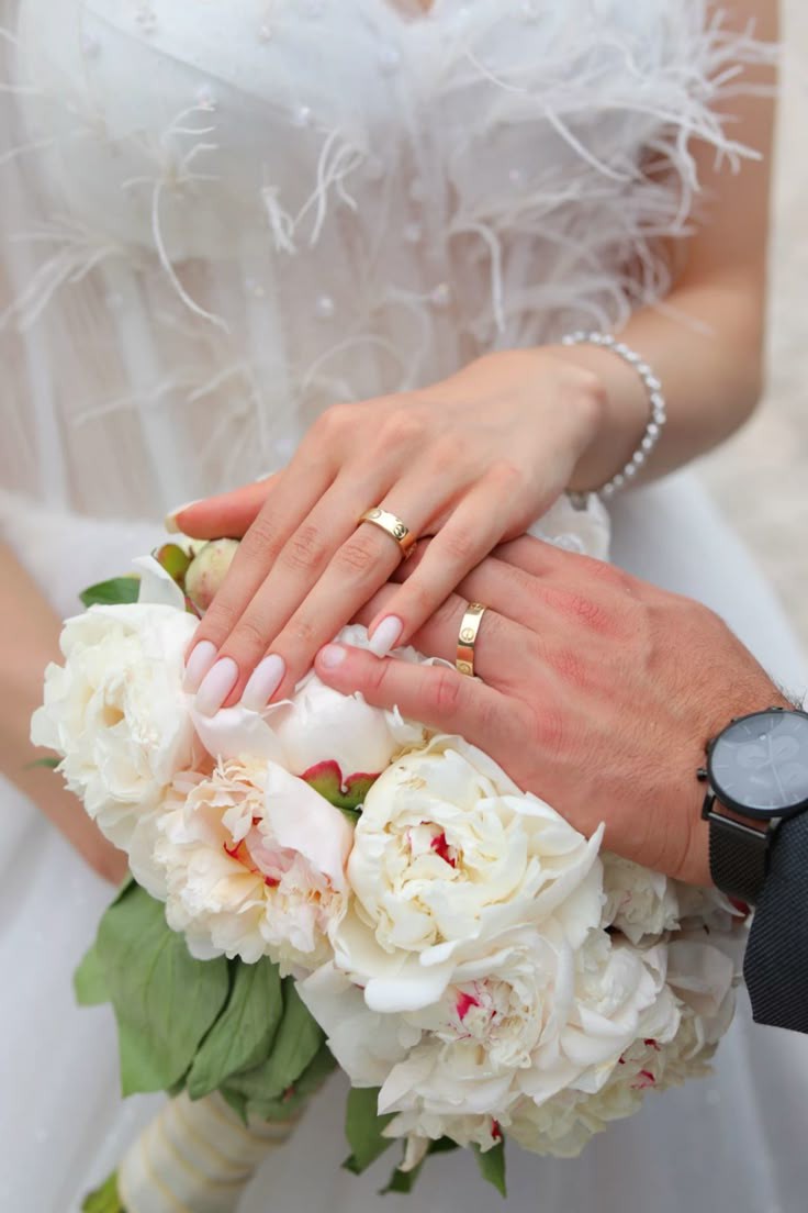 فتاة تدعو في المنام