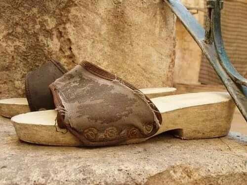 تفسير حلم الحذاء المقطوع