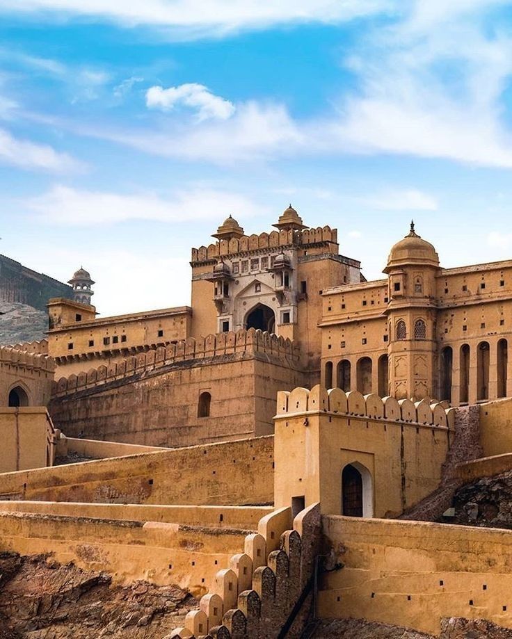 قلعة مهيبة في المنام ترمز للحماية والقوة