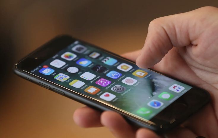 البكاء في مكالمة هاتفية في المنام