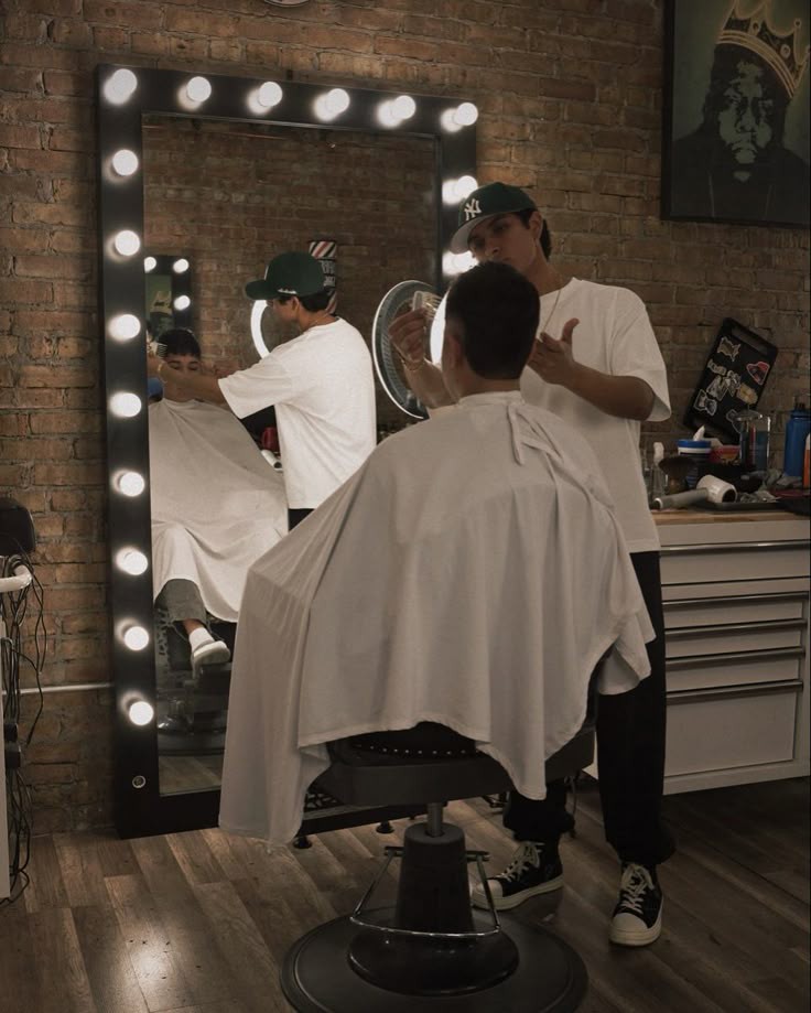 تفسير حلم حلاقة شعر طفل صغير في المنام