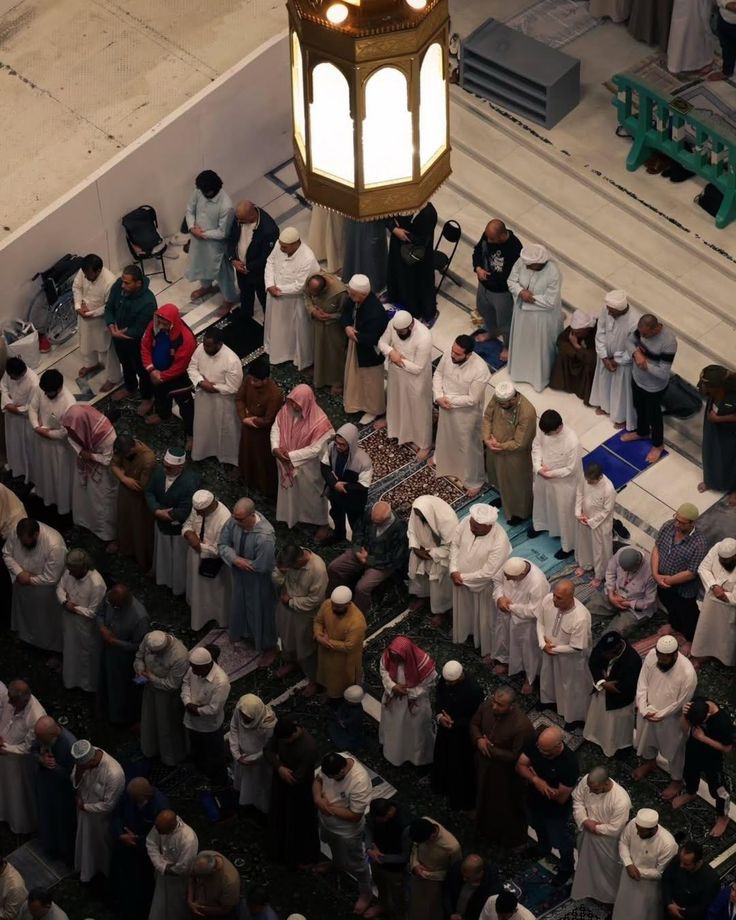 تحليل رمزي لرؤية إمامة الصلاة في المنام