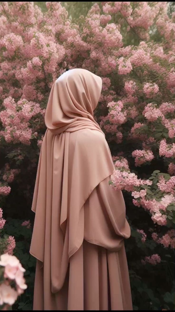 صورة فنية لخمار ملون على خلفية هادئة