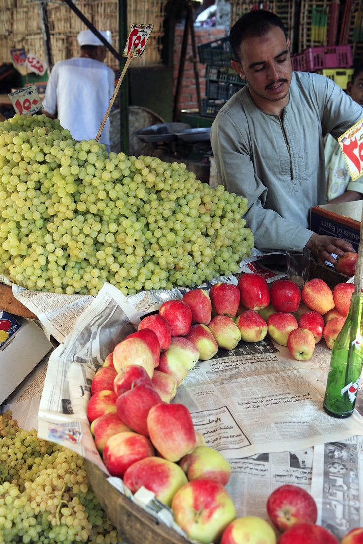 تفسير رؤية بائع الفاكهة في المنام