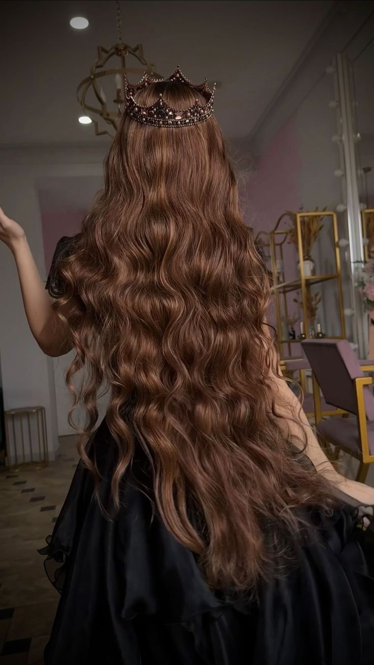 فتاة ذات شعر طويل وناعم