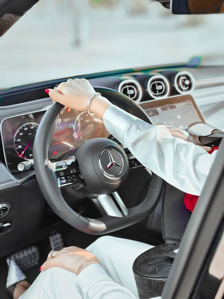 تفسير حلم قيادة السيارة