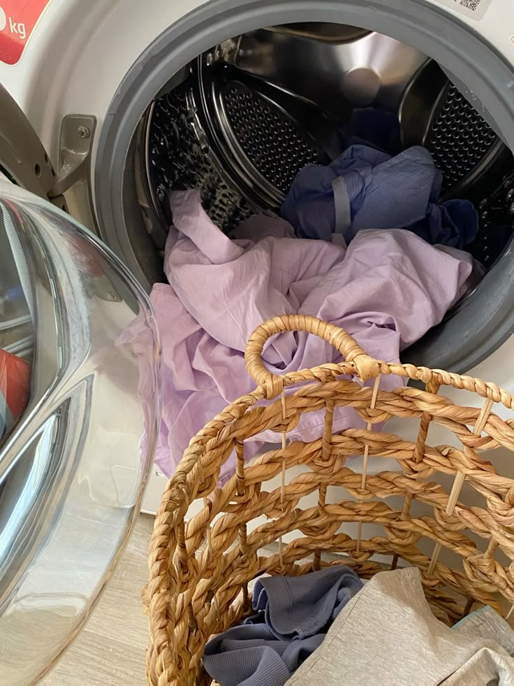تفسير حلم غسل الملابس في المنام