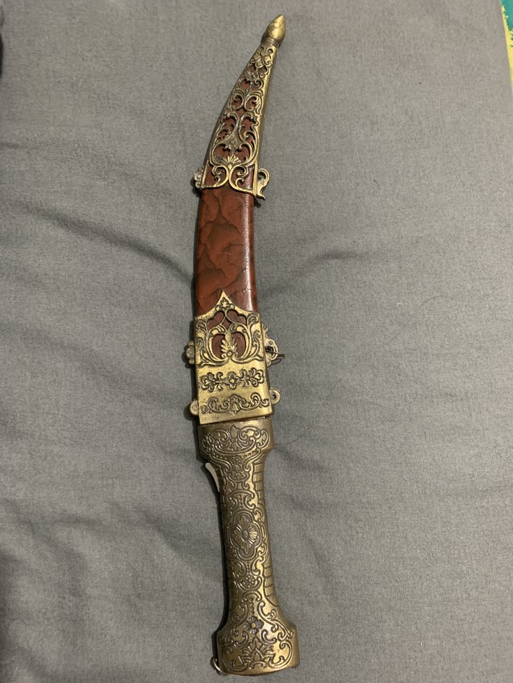 تفسير رؤية الخنجر في المنام للمرأة